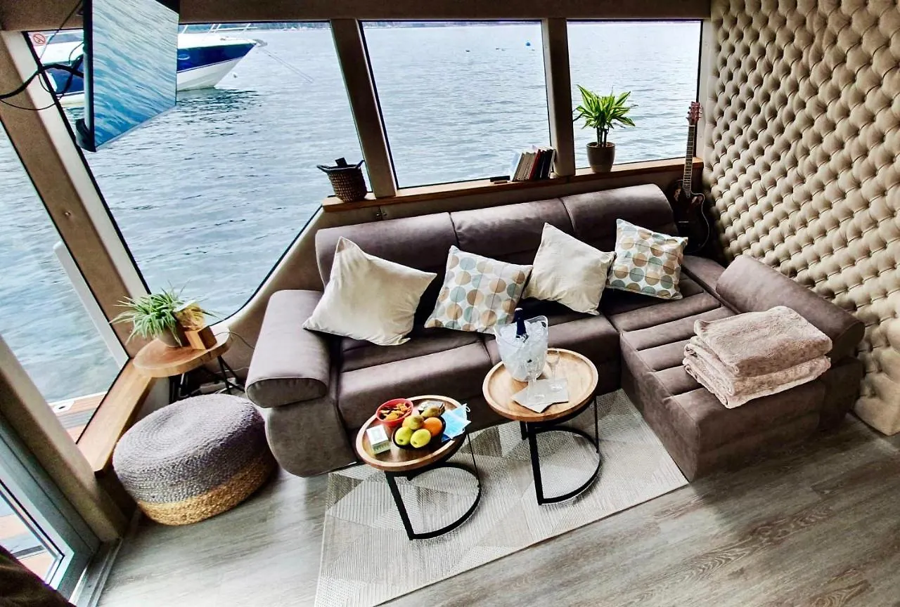 Botel Houseboat - Dormez Sur Le Lac Hotel Geneva Switzerland