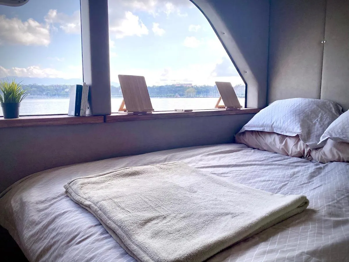 Botel Houseboat - Dormez Sur Le Lac Hotel Geneva Switzerland